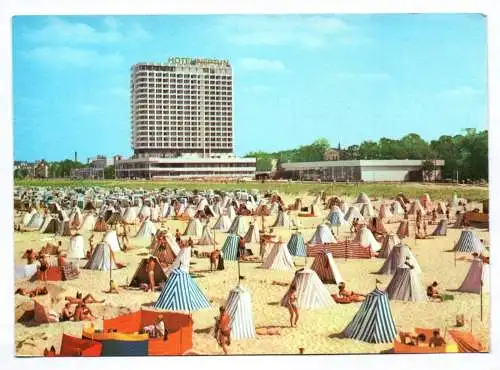 Foto Ak Rostock Warnemünde Blick vom Strand zum Hotel Neptun 1974