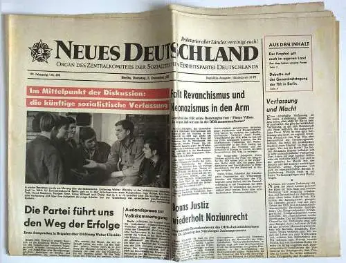 Alte Zeitung 1967 Berlin zukünftige sozialistische Verfassung Neues Deutschland