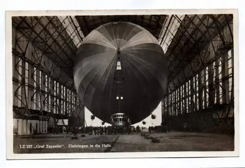 Foto Ak Graf Zeppelin Einbringen in die Halle 1936