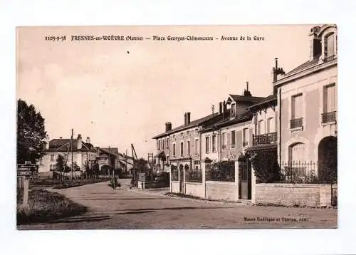 Ak Fresnes en Woevre Meuse Place Georges Clemenceau Avenue de la Gare 1960