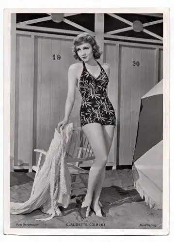 Fotodruck Claudette Colbert im Bikini Trading Card Ross Verlag Autogrammkarte