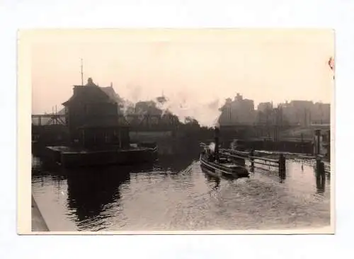 Foto Schlepper an der Mühlenbrücke in Alt Berlin 1960