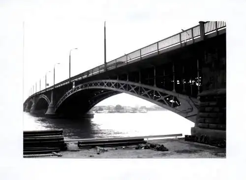 Foto Rhein Straßenbrücke in Mainz 1968