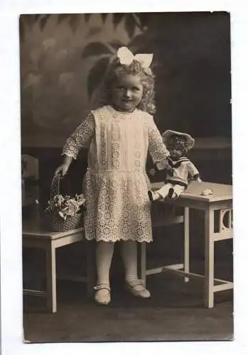Foto Ak Mädchen mit Puppe um 1910 Kaiserreich