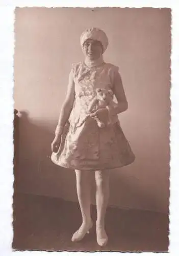 Foto Ak Frau mit Teddybär 1928 vintage photo