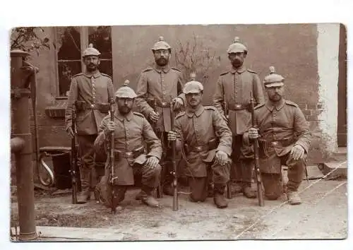 Foto Ak Soldaten IR 19 Pickelhaube