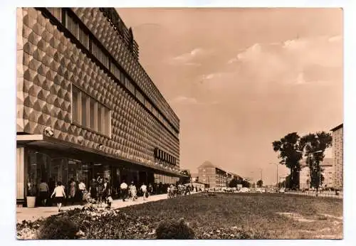 Foto Ak Hoyerswerda Neustadt Centrum Warenhaus und Magistrale 1970