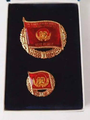 DDR Abzeichen Zum Kampf für die Sache Seid Bereit Etui 