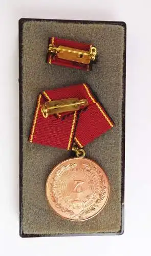 Für Hervorragende Verdienste der Nationale Volksarmee DDR Abzeichen Bronze Stufe