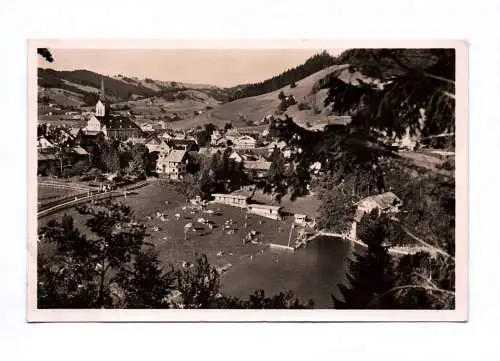 Foto Ak Oberstaufen im Allgäu Blick vom Schloß auf Ort und Schwimmbad