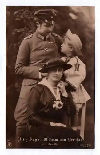 Ak Prinz August Wilhelm von Preußen mit Familie 1916
