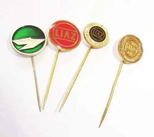 4 alte Pins Anstecknadeln LIAZ Automobil !