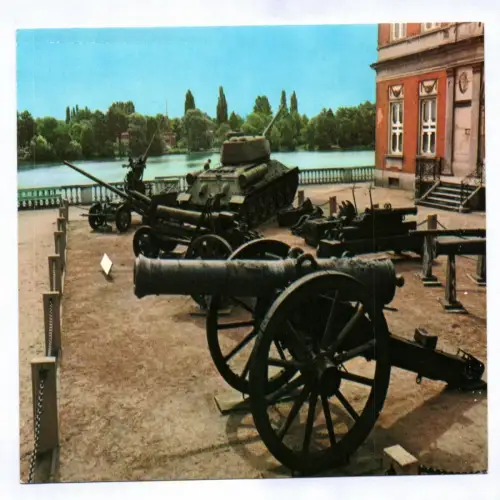 Foto Ak Armeemuseum Potsdam 1981 Historische Waffen im Freigelände