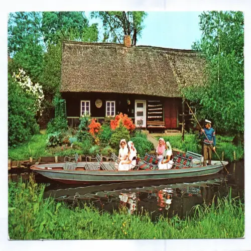 Foto Ak Spreewald Frauen in Trachten im Boot 1980