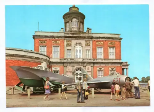 Foto Ak Armeemuseum Potsdam 1980 Leichtes Torpedo Schnellboot Jagdflugzeug MIG17