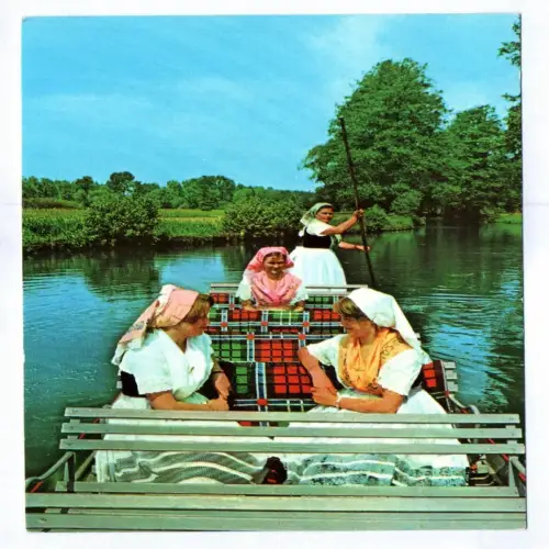 Foto Ak Spreewald 1982 Frauen mit Trachten im Boot