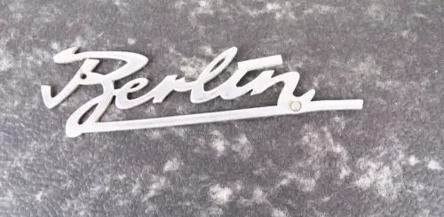 Berlin Schriftzug vom Berliner Roller Oldtimer Motorroller true vintage