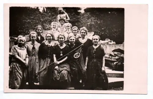 Foto Ak Zittau Jahn Turnverein Wimpel Frauen 1924