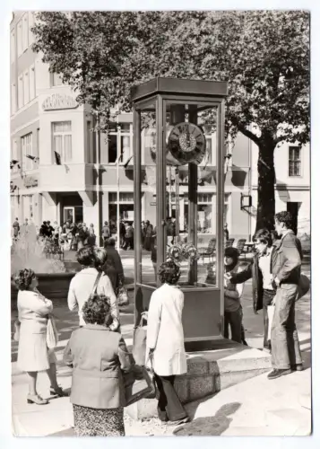 Foto Ak Dresden Straße der Befreiung Neue Standuhr 1980