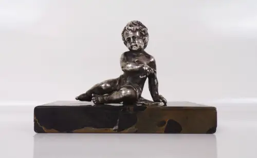 Versilberte Figur auf Marmor Sockel Putto Knabe Antik