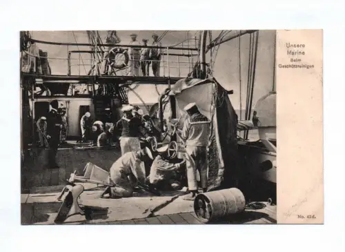 Ak Unsere Marine beim Geschützreinigen Marine Soldaten