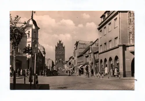 Foto Ak Demmin Clara Zetkin Straße 1961 Blick auf Luisentor
