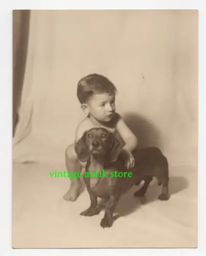 Fotografie Bube mit Dackel Teckel um 1920
