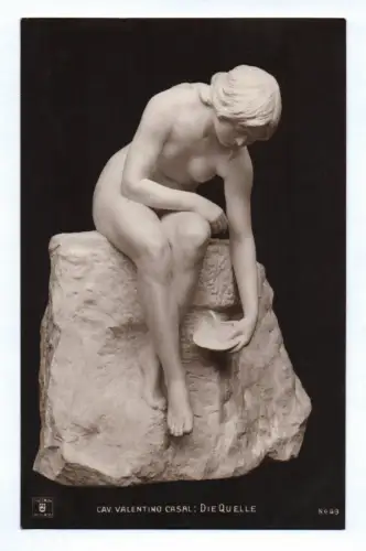 Ak Cav. Valentino Casal: Die Quelle Skulptur Frau