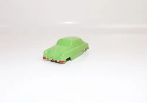 Altes Auto wohl Skoda DDR grün Ersatzteil 