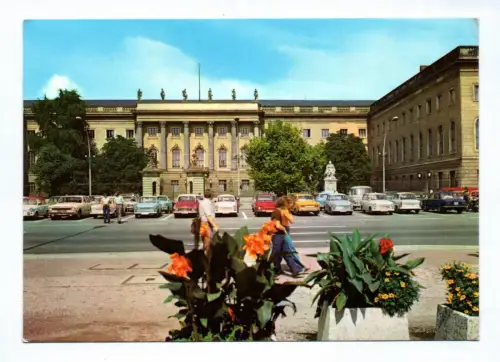 Foto Ak Humboldt Universität Unter den Linden 1979 Autos DDR Trabant PKW