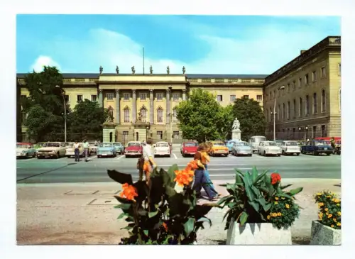 Foto Ak Berlin Humboldt Universität Unter den Linden 1982 DDR KFZ Trabant