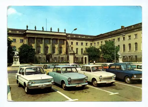 Foto Ak Berlin DDR Humboldt Universität alte Autos Wartburg Trabant 1972