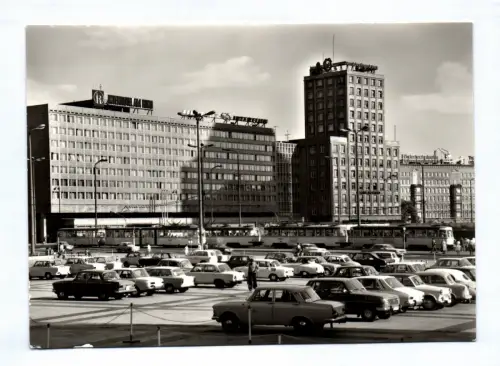 Foto Ak Messestadt Leipzig 1976 Karl Marx Platz Autos PKW Wartburg Trabant