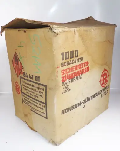Alter Karton Sicherheits Zündwaren Streichhölzer Riesa DDR Reklame