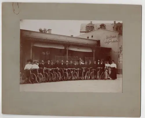 Foto Radfahrer Gasthaus zum Jägerhaus Sachsen um 1900