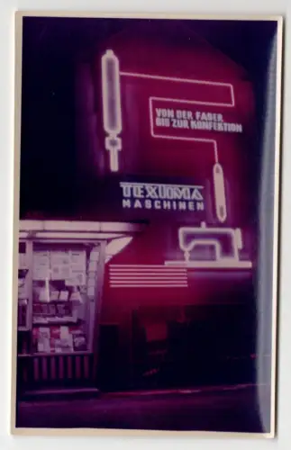 Foto Textima Maschinen Leuchtreklame wohl Berlin Nachtaufnahme 80er Vintage