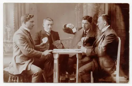 Foto Ak Herren beim Kartenspiel um 1910