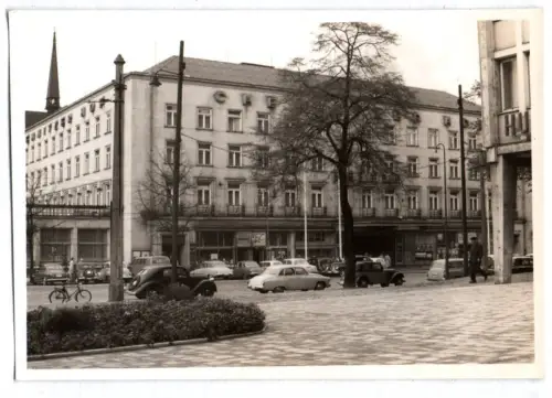 Foto Chemnitz Karl-Marx-Stadt Straßenszene Autos um 1960