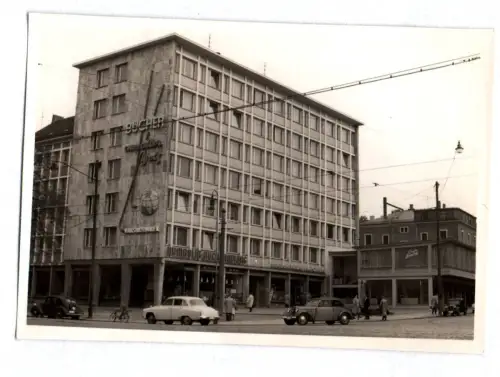 Foto Chemnitz Karl-Marx-Stadt Humboldt Buchhandlung Autos