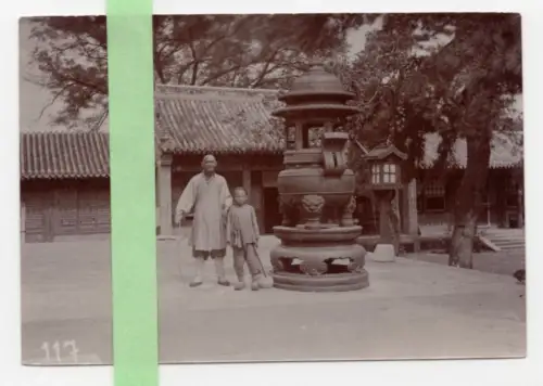 Altes Foto China Kloster Priester Kind um 1900 bei  beijing Peking