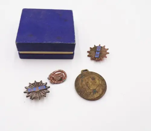 Abzeichen DDR Friedensaufgebot FDJ 1950 DFD Sportabzeichen Etui