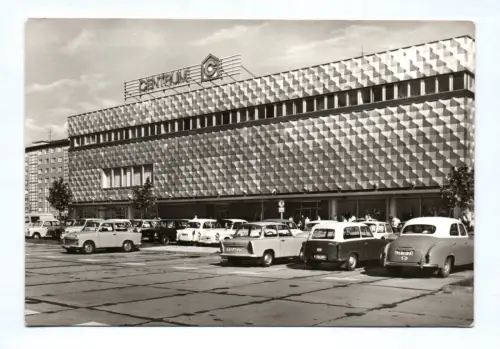 Foto Ak Hoyerswerda Centrum Kaufhaus 1975 alte Autos