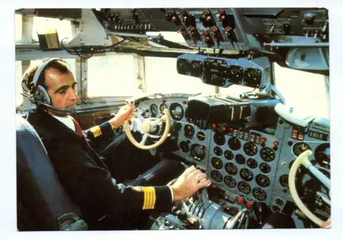 Foto Ak Interflug 1983 Deutsche Demokratische Republik Cockpit IL 18 Pilot