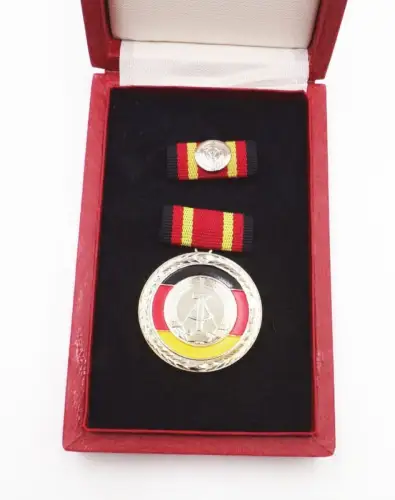 Verdienstmedaille der DDR Etui original