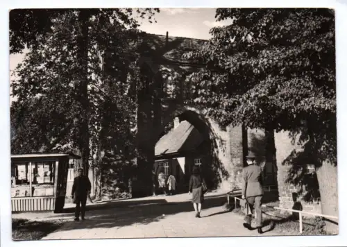 Foto Ak Neubrandenburg Friedländer Tor 1967 Menschen