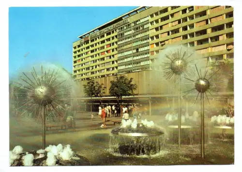 Foto Ak Dresden Springbrunnen in der Prager Straße 1986