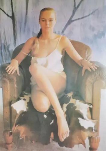 DDR Poster Akt im Ledersessel Josef Liedke Frau leicht bekleidet