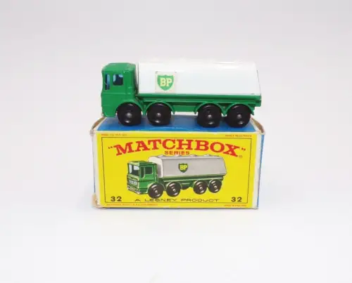 Matchbox Leyland Petrol Tanker grün No 32 mit Originalkarton
