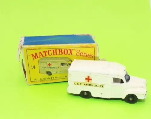 Old Matchbox Auto No 14 Lomas Ambulance mit OVP Modellauto
