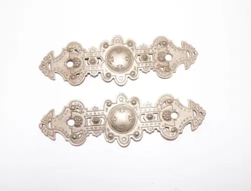 Alte Möbelbeschläge 2 Stück Kommode Beschlag 1880 er Restaurierungsbedarf